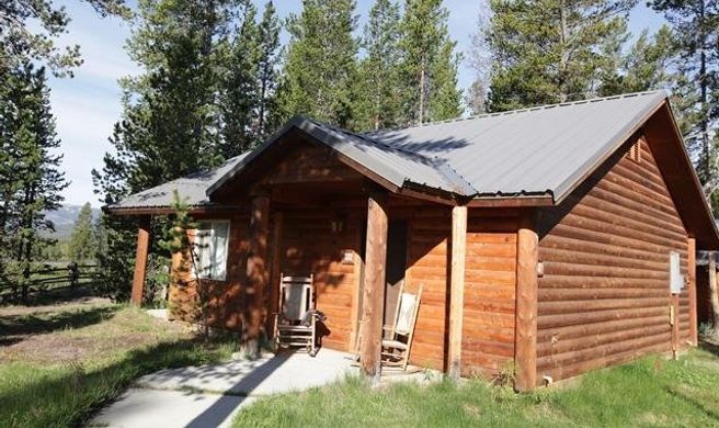 Headwaters Lodge & Cabins at Flagg Ranch Exterior