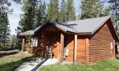 Headwaters Lodge & Cabins at Flagg Ranch