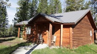 Headwaters Lodge & Cabins at Flagg Ranch