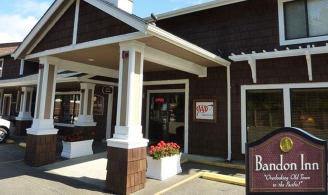 Bandon Inn Exterior