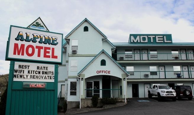 Alpine Motel Exterior