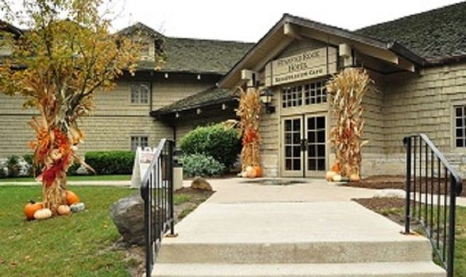 Starved Rock Lodge Exterior