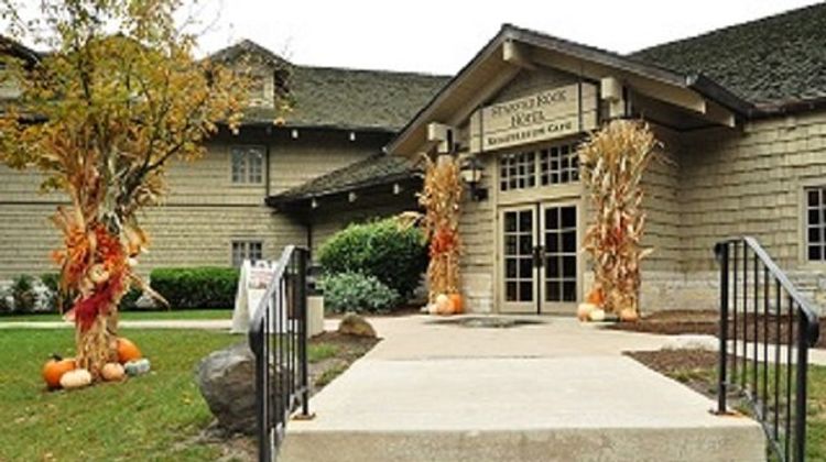 Starved Rock Lodge Exterior
