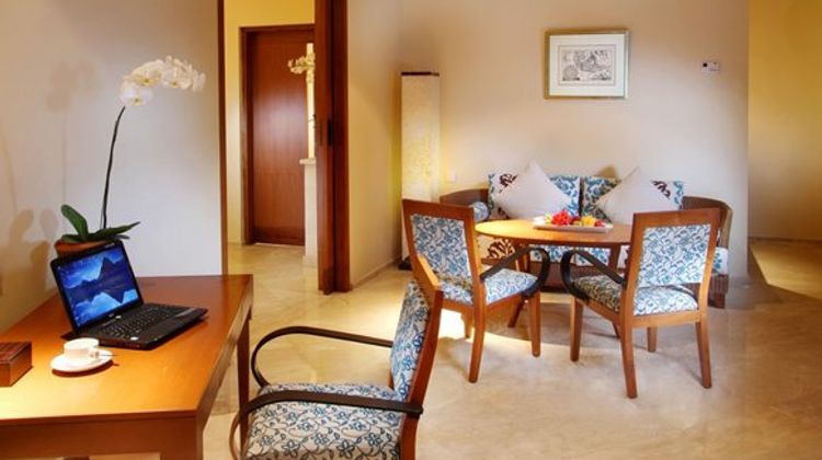 The Santosa Villas & Resort Suite