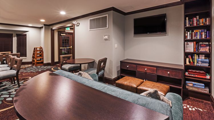 Staybridge Suites Lobby