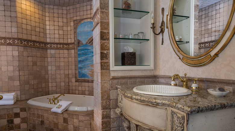 <b>The Chanler at Cliff Walk Room</b>. Images powered by <a href="https://www.leonardoworldwide.com/" title="Leonardo Worldwide" target="_blank">Leonardo</a>.