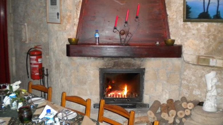 <b>Kiniras Hotel Restaurant</b>. Images powered by <a href="https://www.leonardoworldwide.com/" title="Leonardo Worldwide" target="_blank">Leonardo</a>.