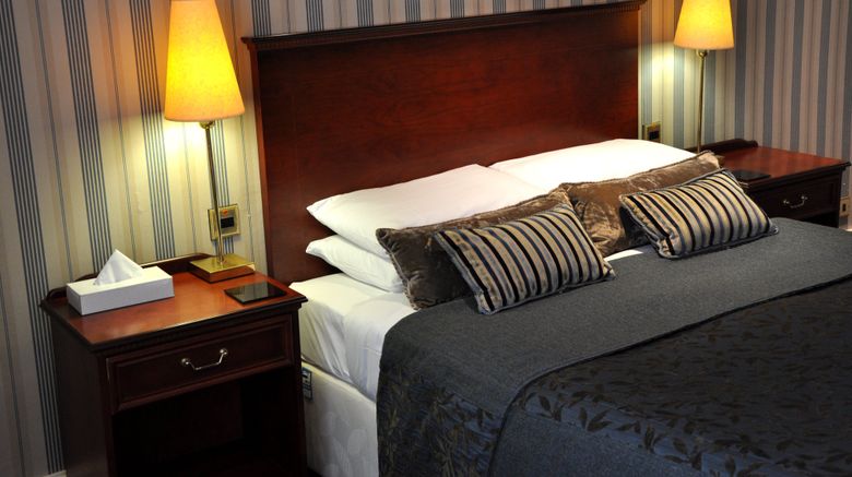 <b>The Cairn Hotel Room</b>. Images powered by <a href="https://www.leonardoworldwide.com/" title="Leonardo Worldwide" target="_blank">Leonardo</a>.
