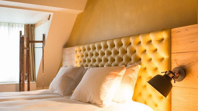 <b>Van Rossum City Hotel Room</b>. Images powered by <a href="https://www.leonardoworldwide.com/" title="Leonardo Worldwide" target="_blank">Leonardo</a>.