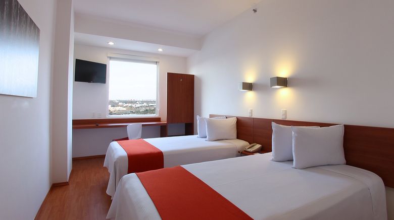 <b>One Queretaro Centro Sur Room</b>. Images powered by <a href="https://www.leonardoworldwide.com/" title="Leonardo Worldwide" target="_blank">Leonardo</a>.