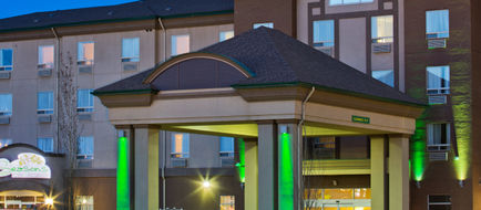 Holiday Inn Hotel & Suites Exterior