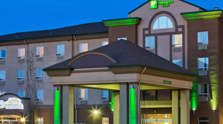 Holiday Inn Hotel & Suites Exterior