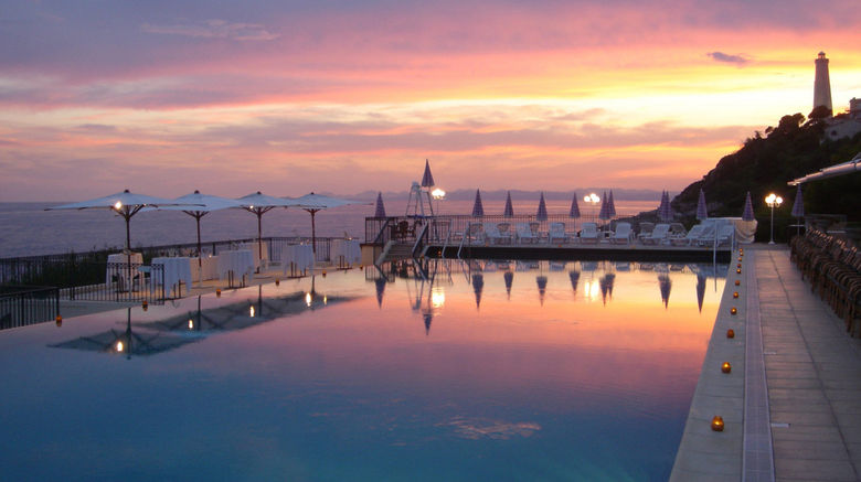 <b>Grand-Hotel du Cap-Ferrat, Four Seasons Pool</b>. Images powered by <a href="https://www.leonardoworldwide.com/" title="Leonardo Worldwide" target="_blank">Leonardo</a>.