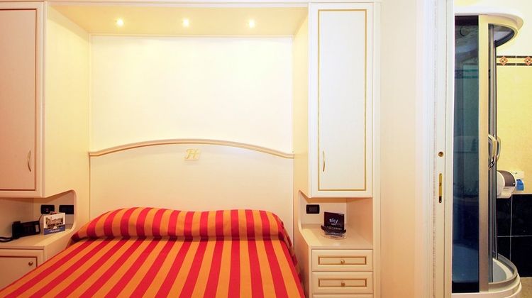 Fashion Hotel Room
