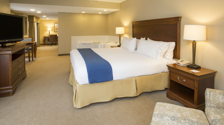 Holiday Inn Express Hotel & Suites Room