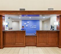 Holiday Inn Express Hotel & Suites N Lobby