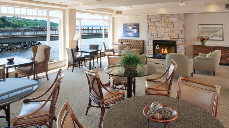 Silver Cloud Inn Lobby