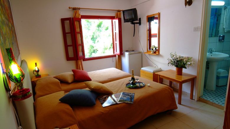 <b>Kiniras Hotel Room</b>. Images powered by <a href="https://www.leonardoworldwide.com/" title="Leonardo Worldwide" target="_blank">Leonardo</a>.