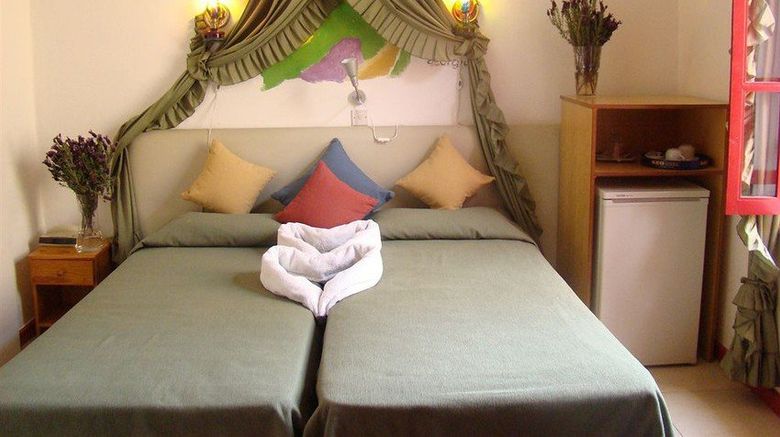 <b>Kiniras Hotel Room</b>. Images powered by <a href="https://www.leonardoworldwide.com/" title="Leonardo Worldwide" target="_blank">Leonardo</a>.