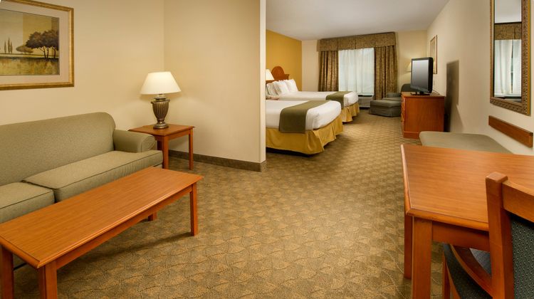 Holiday Inn Express Hotel & Suites Suite