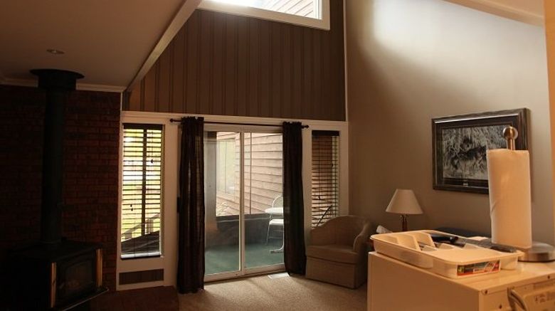 <b>Patterson-Kaye Lodge Room</b>. Images powered by <a href="https://www.leonardoworldwide.com/" title="Leonardo Worldwide" target="_blank">Leonardo</a>.