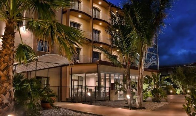 Viola Palace Hotel Exterior
