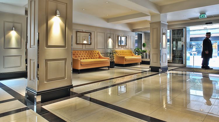 Chelsea Cloisters Apts Lobby