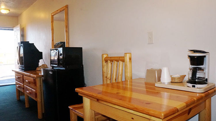 Marianna Inn Motel Room