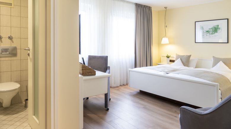 <b>Hotel Deutscher Hof Room</b>. Images powered by <a href="https://www.leonardoworldwide.com/" title="Leonardo Worldwide" target="_blank">Leonardo</a>.