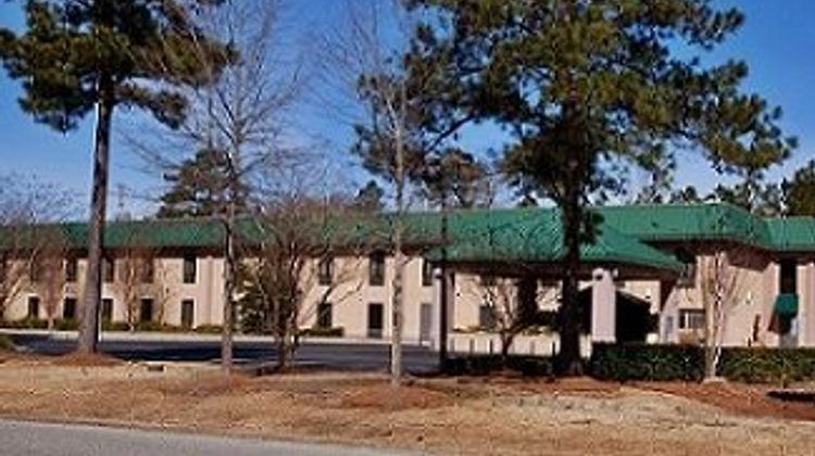 Moncks Corner Inn Exterior