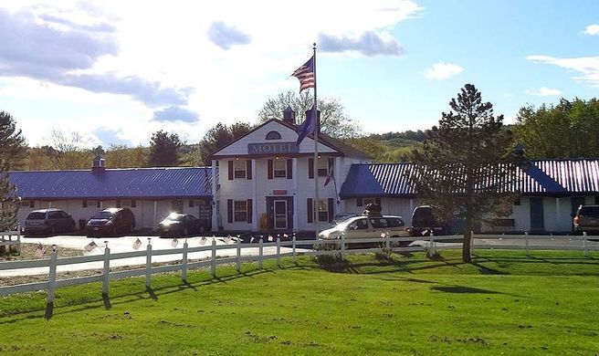 Colonial Valley Motel Exterior