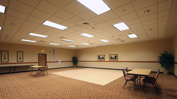 Boarders Inn & Suites by Cobblestone Ballroom