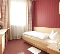 Hotel Deutsches Haus Room