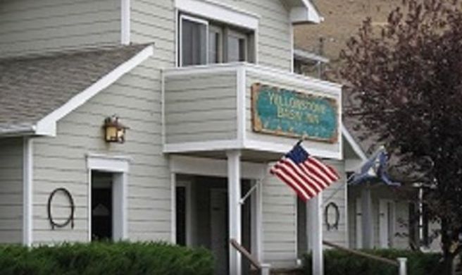 Yellowstone Basin Inn Exterior