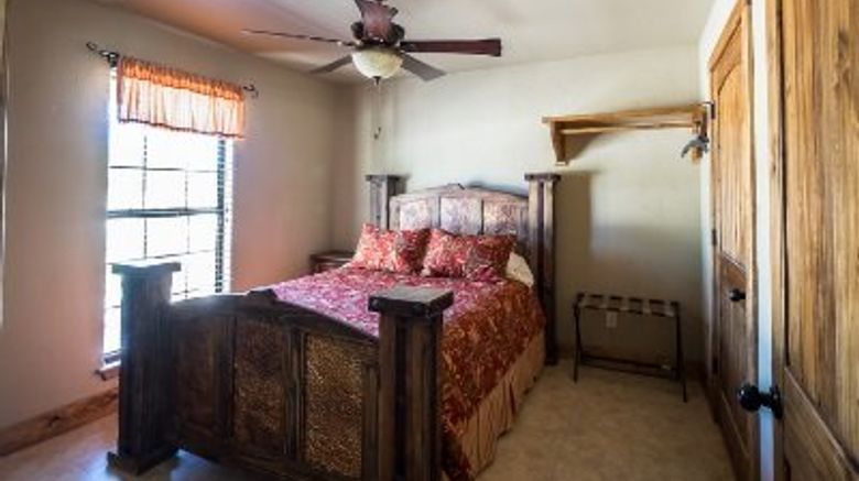 <b>River Bluff Cabins Room</b>. Images powered by <a href="https://www.leonardoworldwide.com/" title="Leonardo Worldwide" target="_blank">Leonardo</a>.