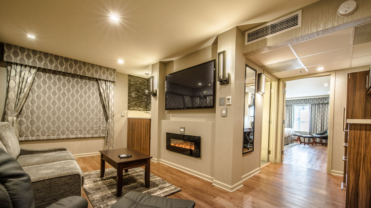 Hotel Strata Suite