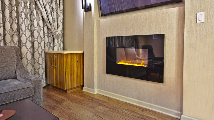Hotel Strata Suite