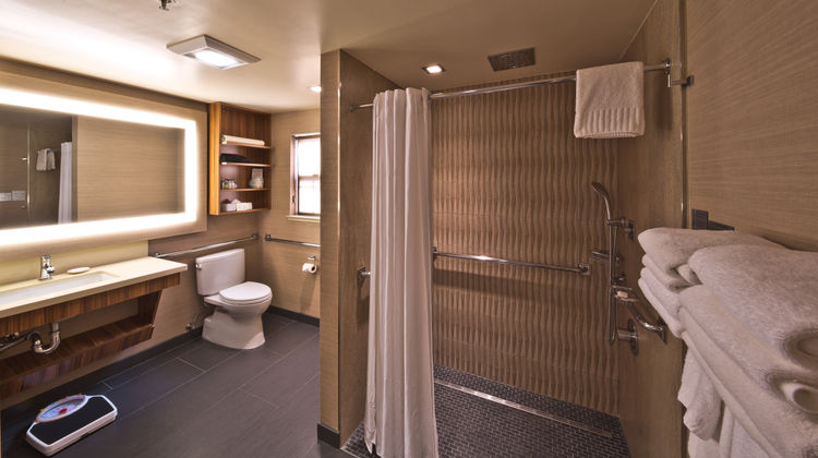 Hotel Strata Room
