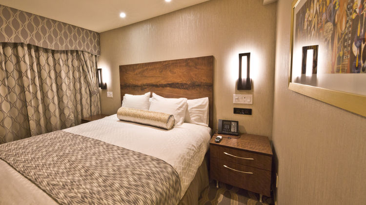 Hotel Strata Suite