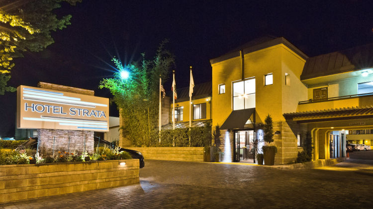 Hotel Strata Exterior