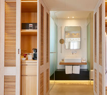 Bill & Coo Luxury Suites Hotel Room