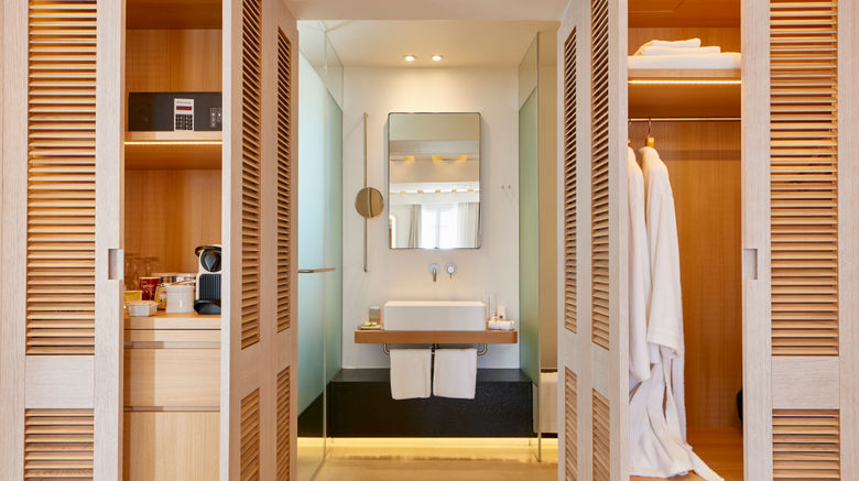 <b>Bill & Coo Luxury Suites Hotel Room</b>. Images powered by <a href="https://www.leonardoworldwide.com/" title="Leonardo Worldwide" target="_blank">Leonardo</a>.