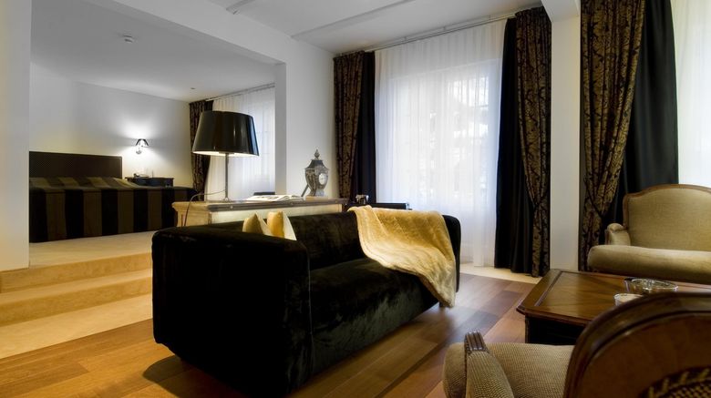 <b>Hotel Regina Room</b>. Images powered by <a href="https://www.leonardoworldwide.com/" title="Leonardo Worldwide" target="_blank">Leonardo</a>.