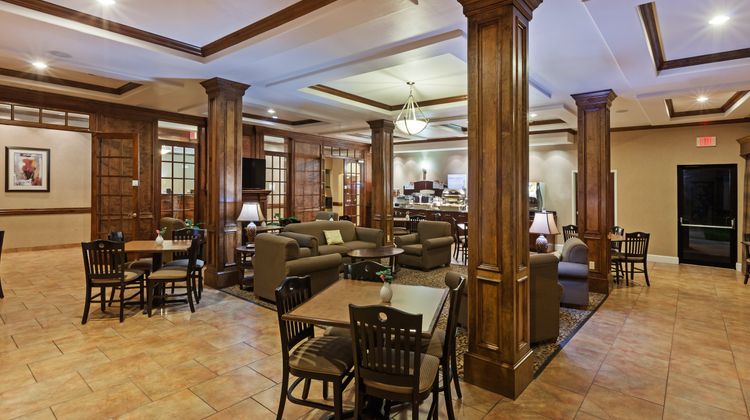 Holiday Inn Express & Suites Alvin Lobby