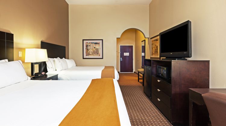 Holiday Inn Express & Suites Alvin Suite
