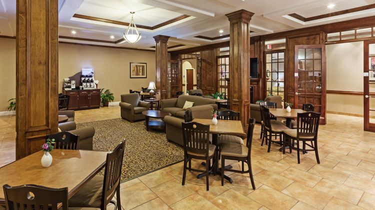 Holiday Inn Express & Suites Alvin Lobby