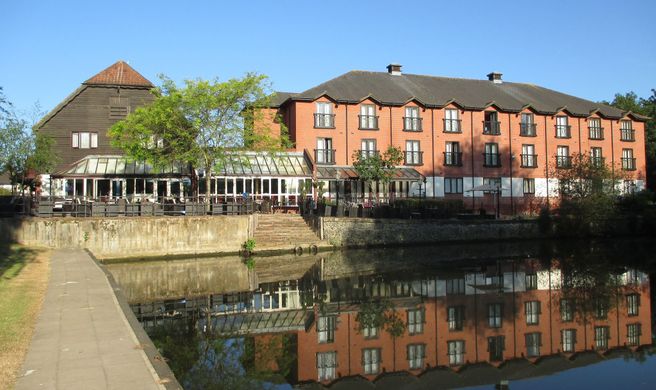 The Bridge Hotel Exterior