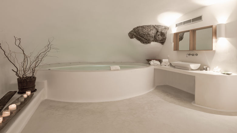 <b>Katikies Chromata Hotel Room</b>. Images powered by <a href="https://www.leonardoworldwide.com/" title="Leonardo Worldwide" target="_blank">Leonardo</a>.