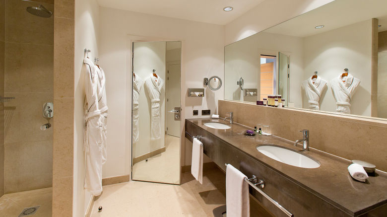 <b>Casadelmar Room</b>. Images powered by <a href="https://www.leonardoworldwide.com/" title="Leonardo Worldwide" target="_blank">Leonardo</a>.