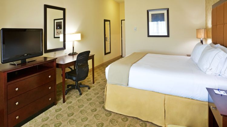 Holiday Inn Express & Suites Dallas East Room